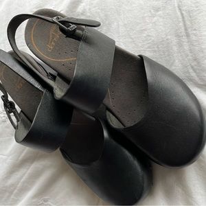 Black Dansko slingback clog sandals with 3” heel, lightly worn size 40